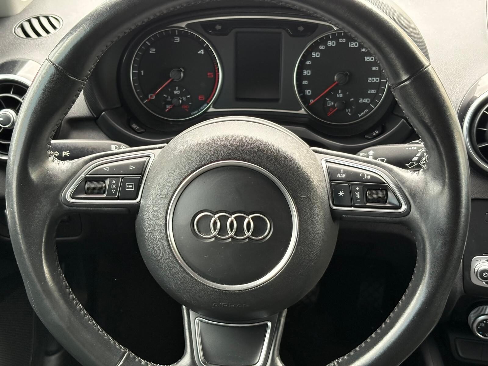 AUDI A1 1.4 TDI Ultra Attraction S-Line 90