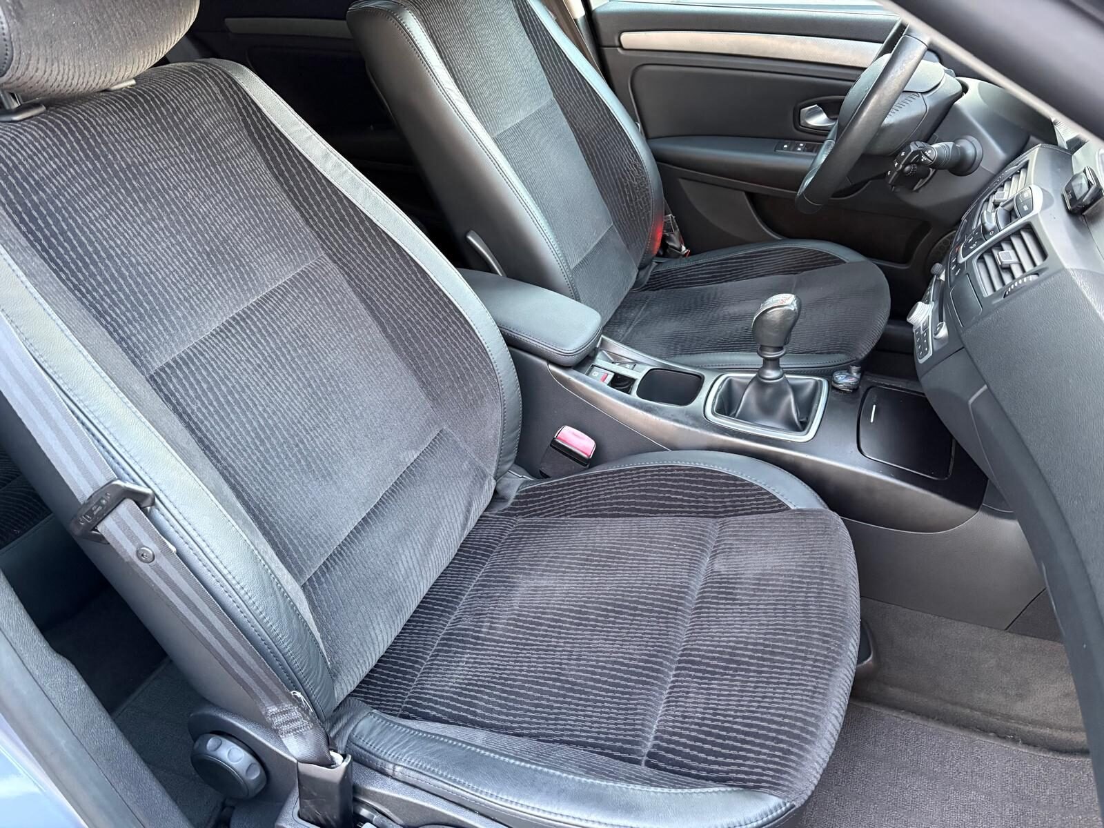 RENAULT Laguna 2.0 dCi Privilege 130