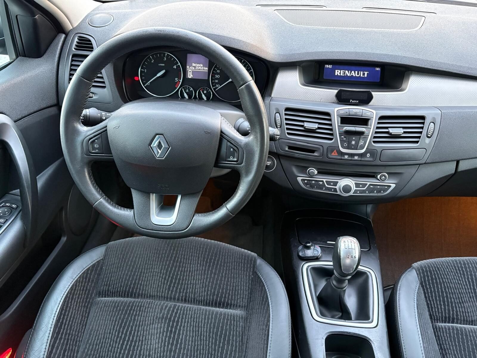 RENAULT Laguna 2.0 dCi Privilege 130