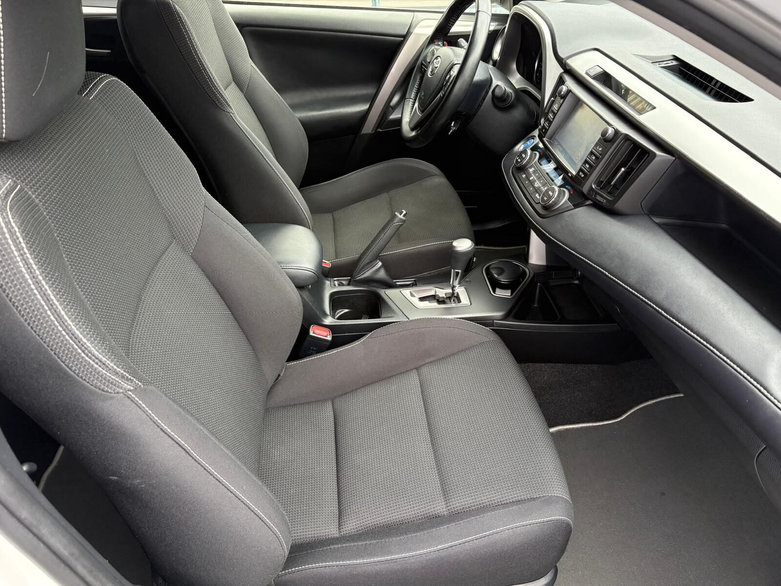 TOYOTA Rav-4 2.5 Hybrid 2WD Advance 197