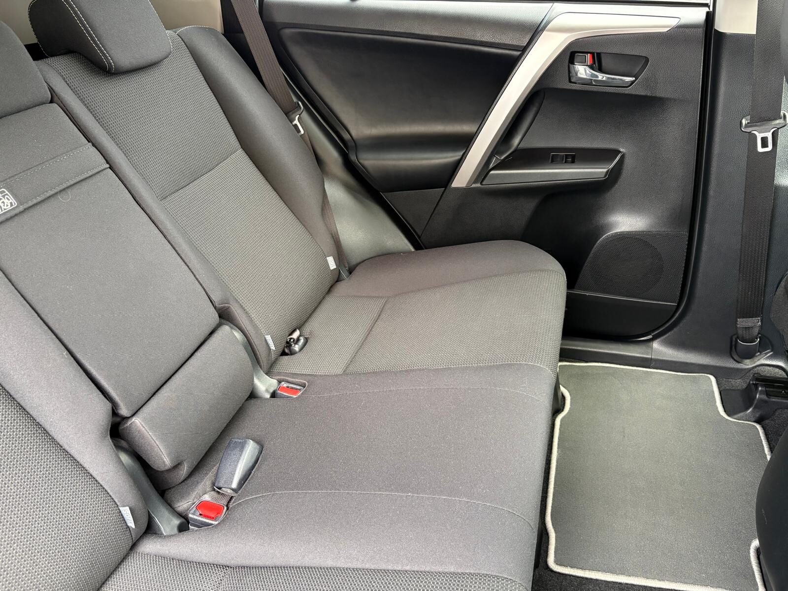 TOYOTA Rav-4 2.5 Hybrid 2WD Advance 197