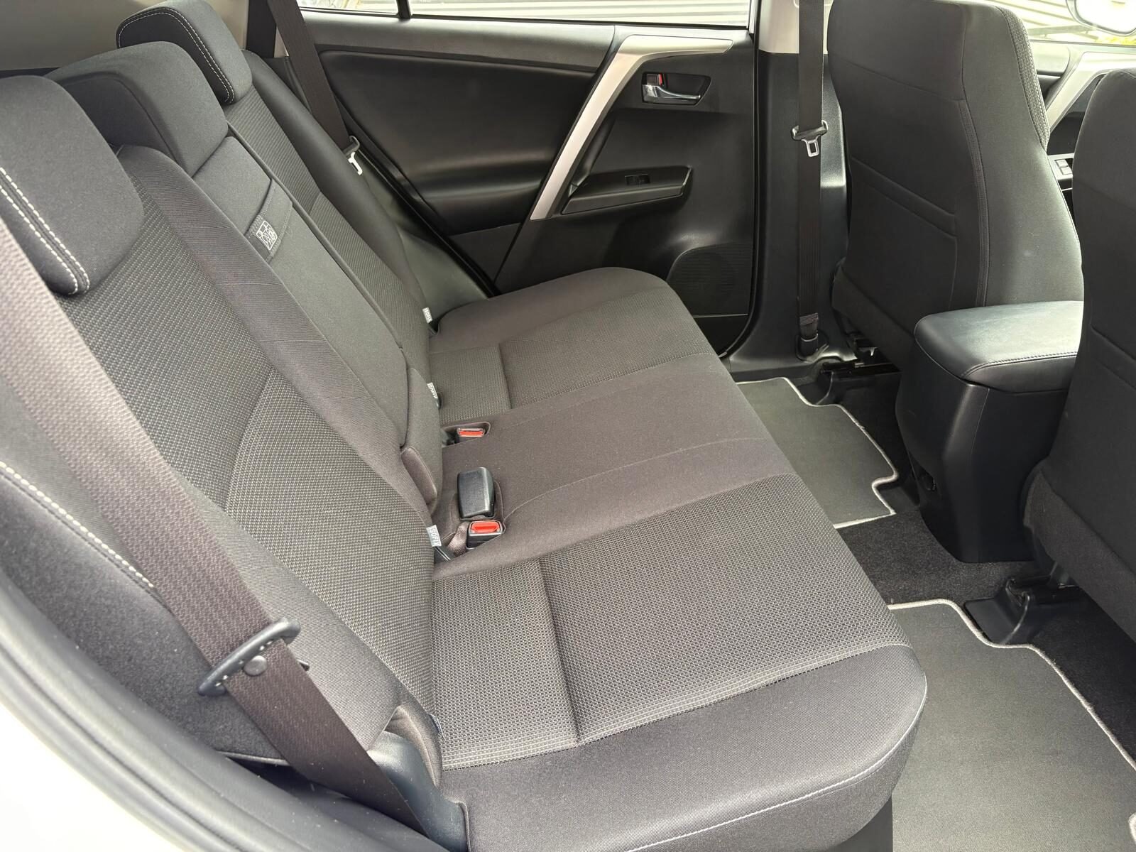 TOYOTA Rav-4 2.5 Hybrid 2WD Advance 197