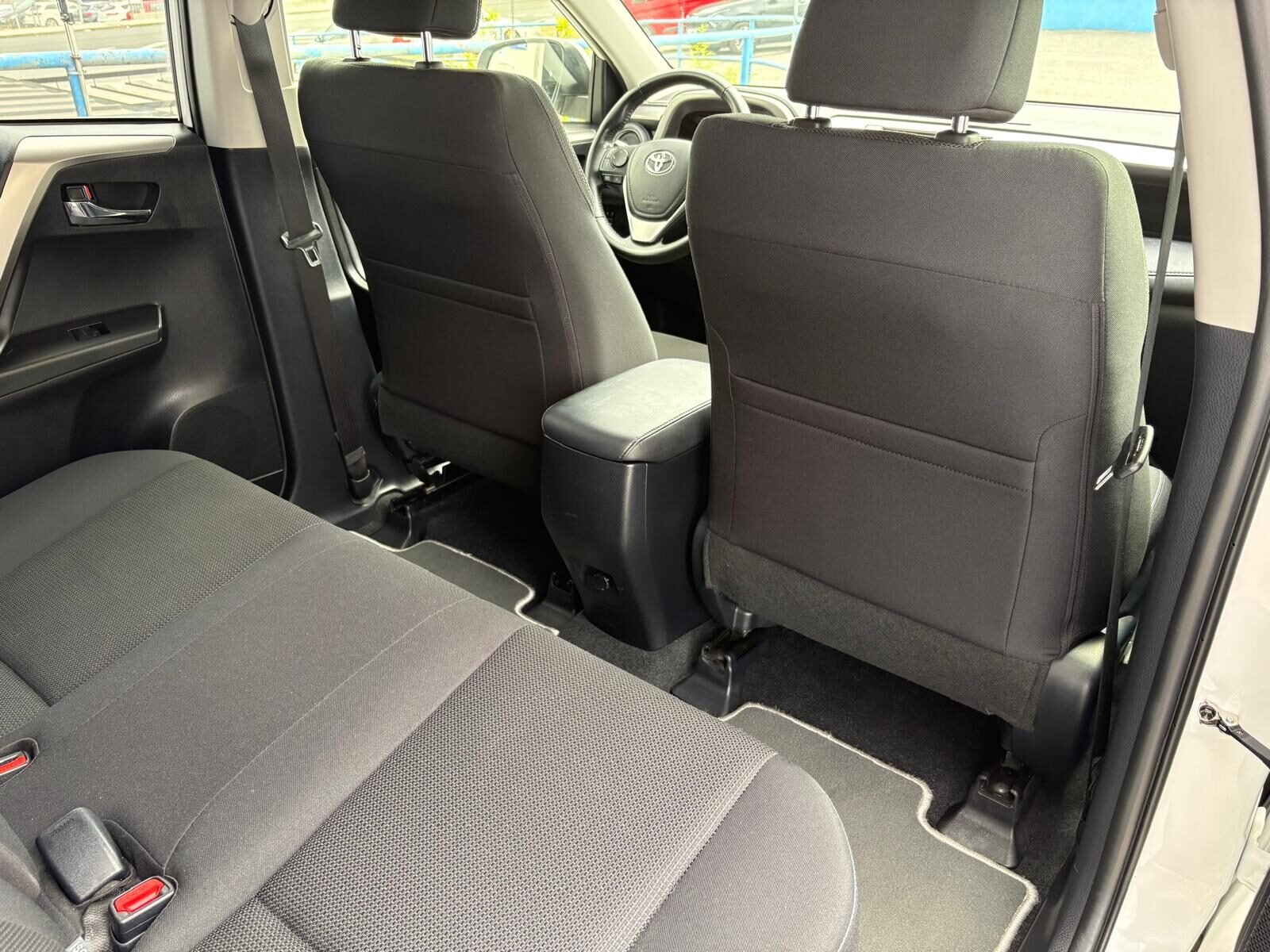 TOYOTA Rav-4 2.5 Hybrid 2WD Advance 197