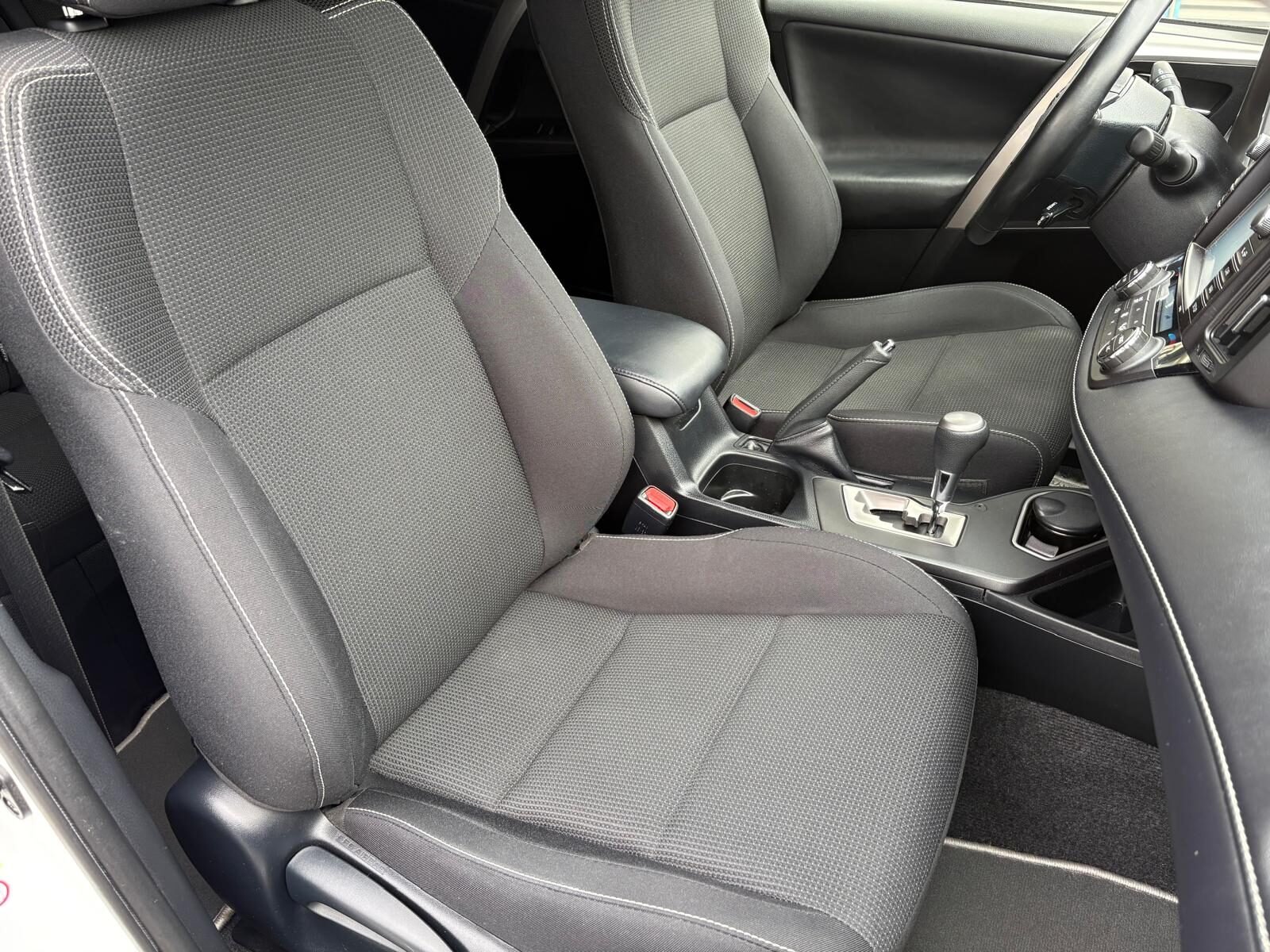 TOYOTA Rav-4 2.5 Hybrid 2WD Advance 197
