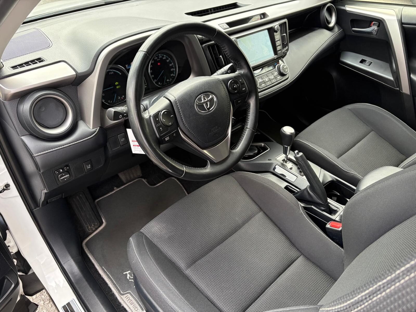 TOYOTA Rav-4 2.5 Hybrid 2WD Advance 197