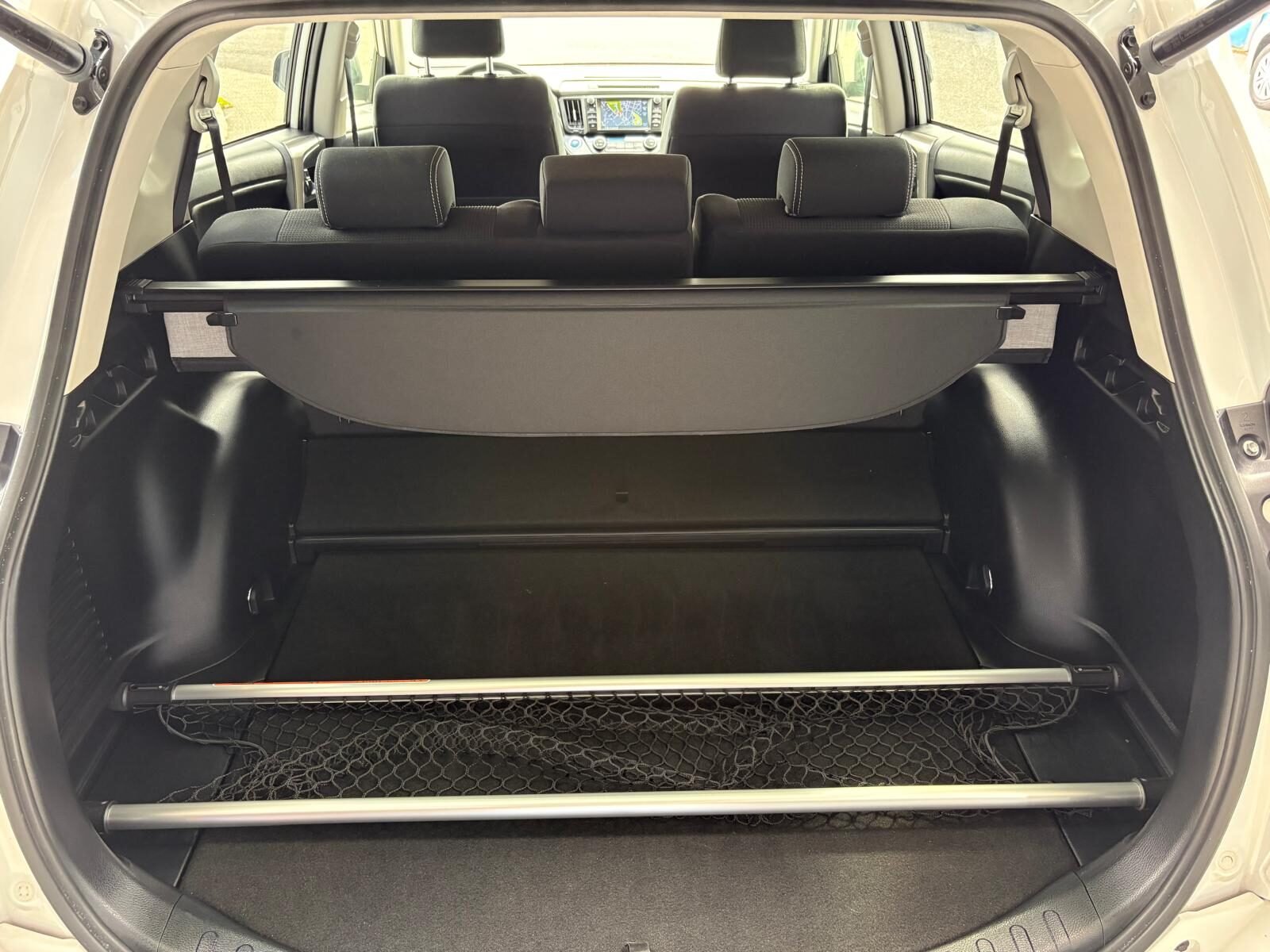 TOYOTA Rav-4 2.5 Hybrid 2WD Advance 197