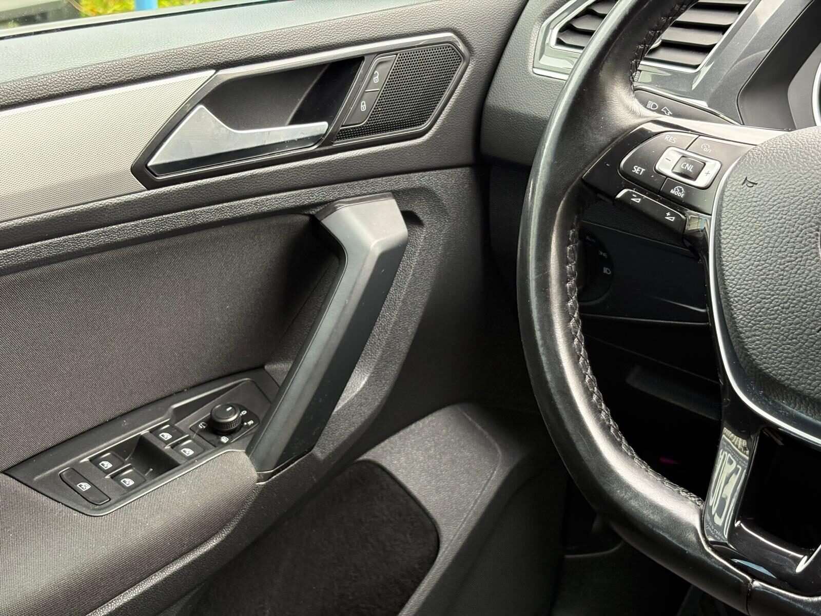 VOLKSWAGEN Tiguan 2.0 TDI Black & White 116