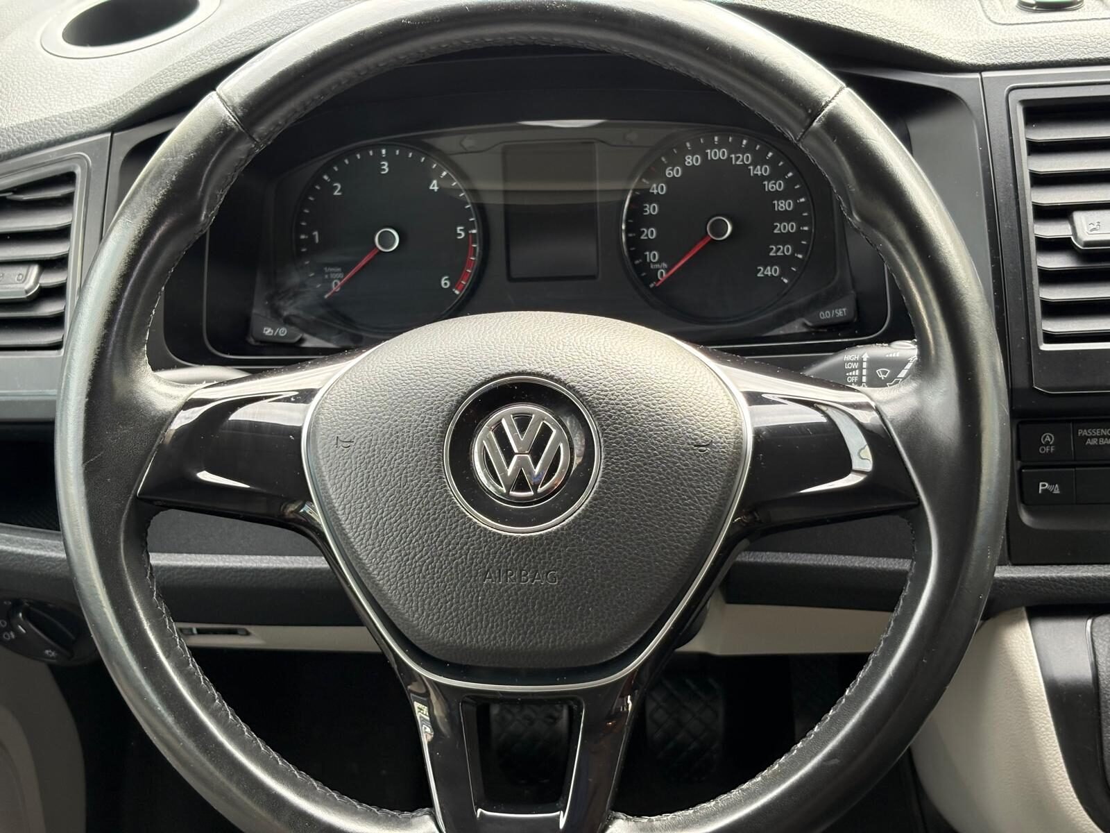 VOLKSWAGEN Caravelle 2.0 TDI Trendline Corta 150