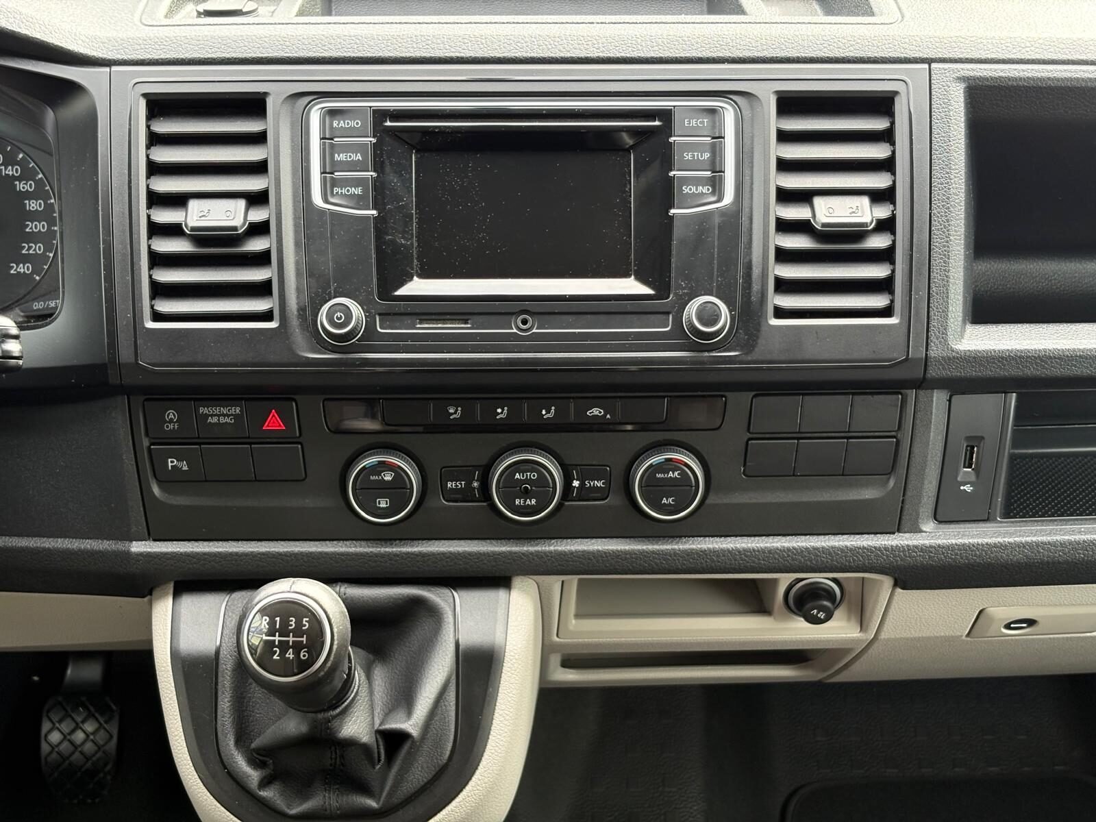 VOLKSWAGEN Caravelle 2.0 TDI Trendline Corta 150