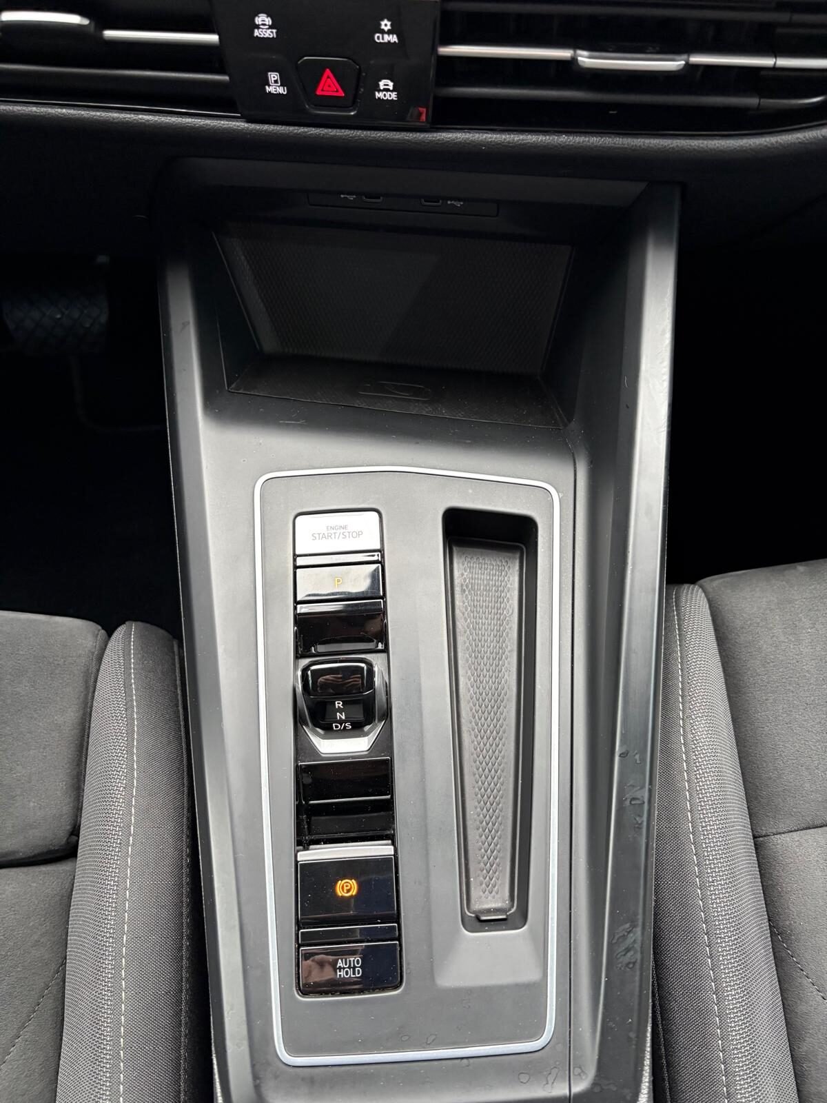 VOLKSWAGEN Golf 1.5 e-TSI Style DSG 150