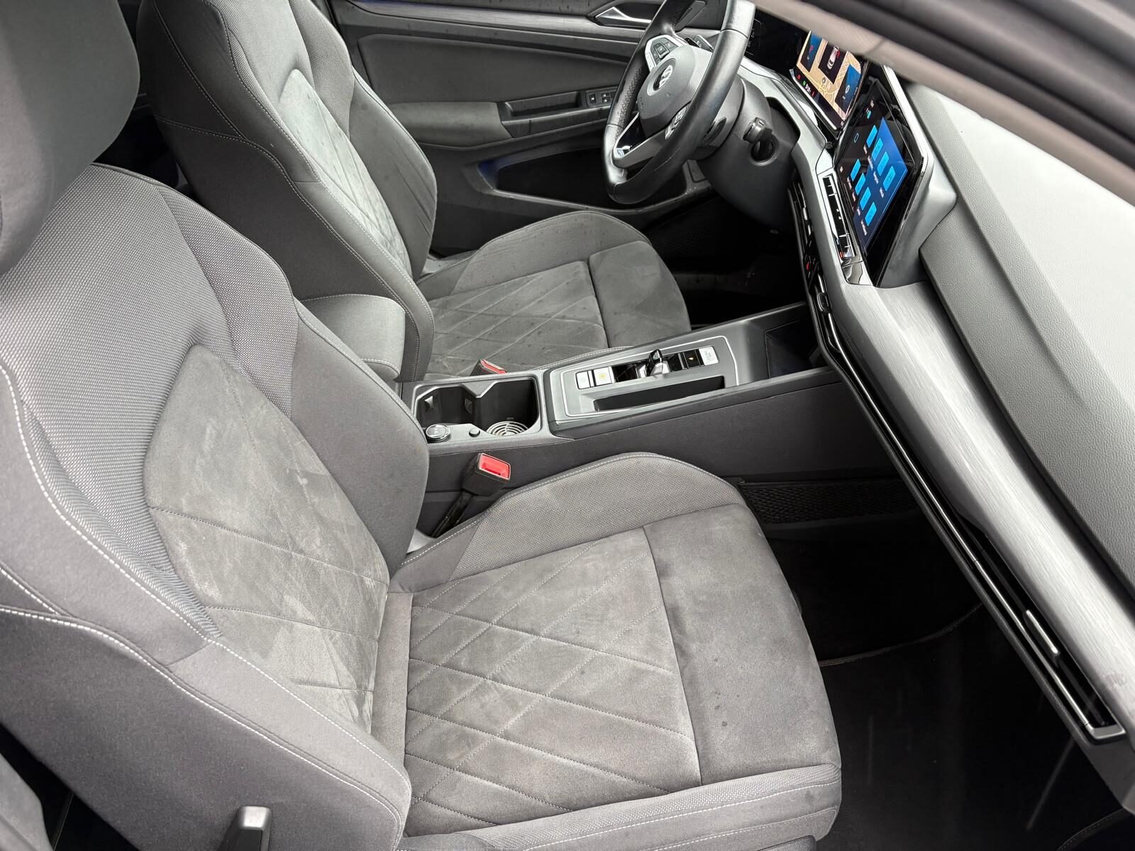 VOLKSWAGEN Golf 1.5 e-TSI Style DSG 150